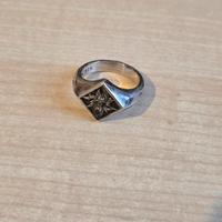 anello in argento e smeraldo