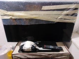 Televisore samsung con decoder e telecomando