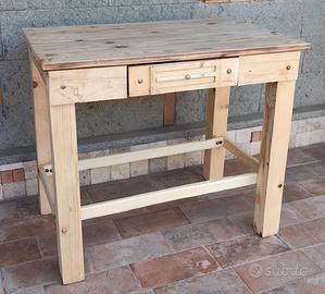 Tavolo artigianale in legno massello grezzo