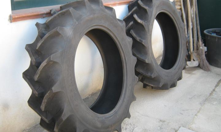 Trattore numero 2 gomme GOOD YEAR nuove