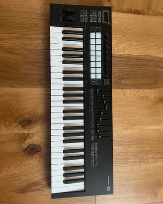 Tastiera MIDI Novation Launchkey 49 MK3
