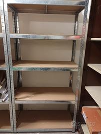 scaffale in metallo e legno