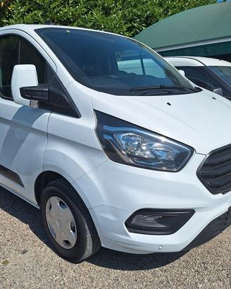FORD TRANSIT CUSTOM PASSO CORTO