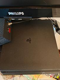 PlayStation 4 Slim completa di joypad e giochi