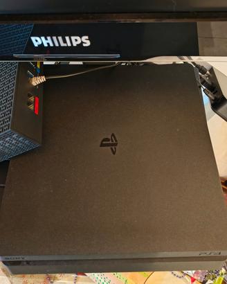 PlayStation 4 Slim completa di joypad e giochi