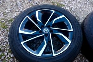 CERCHI E GOMME 17 ORIGINALI MG COD:2047