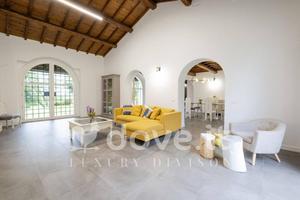 Villa di 260 m² con più di 5 locali e box auto a C
