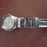 Orologio SWATCH + orologio donna ovale + tavolo
