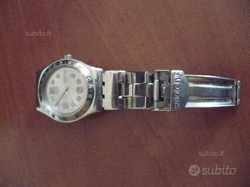 Orologio SWATCH + orologio donna ovale + tavolo