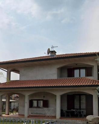 Lago d'Orta ,appartamento in villa con giardino