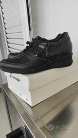 Scarpe NUOVE  in Pelle e Vernice  Taglia 36 