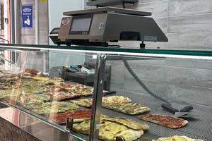 Pizzeria tavola calda piazza fiume