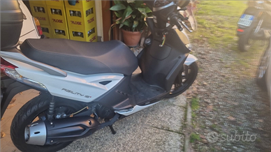 Scooter Kimco bianco in perfette condizioni