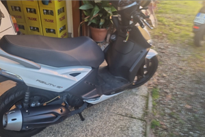 Scooter Kimco bianco in perfette condizioni