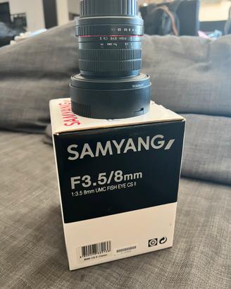 Samyang 8mm per Canon