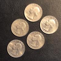 Cinque monete da un quarto di dollaro