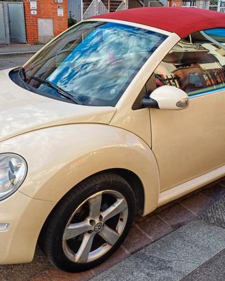 VOLKSWAGEN NEW BEETLE "LIMITED RED EDITION" 2009