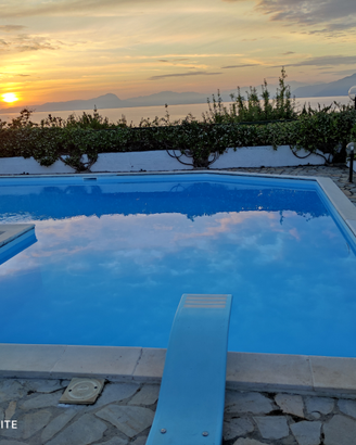 Villa con piscina per mesi estivi