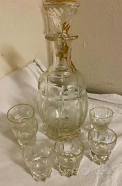 Bottiglia e 6 bicchieri in cristallo da liquore