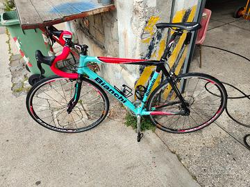 Bianchi  con telaio full carbon