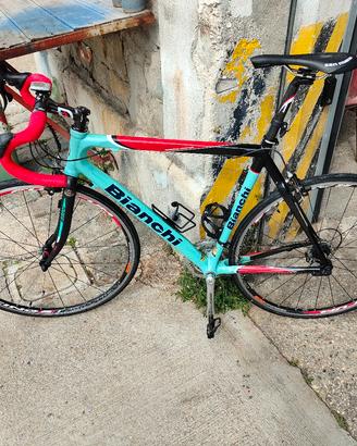 Bianchi  con telaio full carbon
