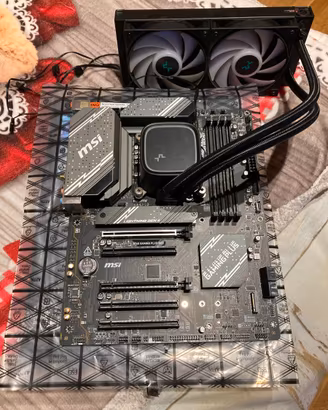 Intel i7-12700KF + B760 + AIO