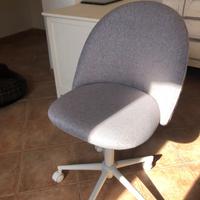 Poltroncina da scrivania stile minimalista nordico