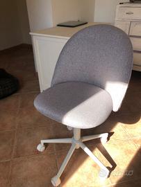 Poltroncina da scrivania stile minimalista nordico