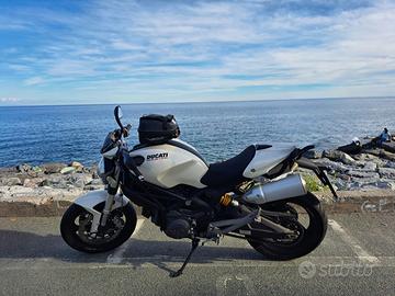 Ducati monster 696