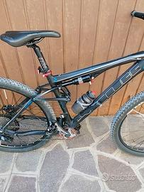 Mountain bike bi-ammortizzata in perfetto stato