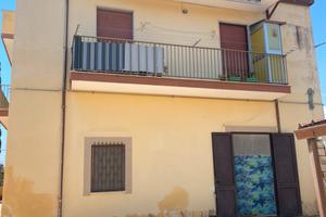 Casa singola con terreno su 3 livelli