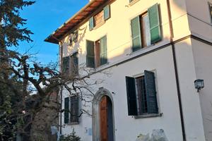 CASA INDIPENDENTE con TERRAZZO E GIARDINO-le CURE
