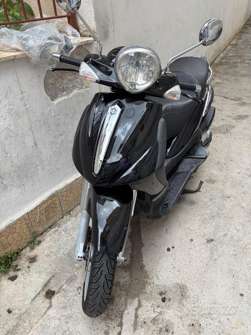 Beverly 500 Piaggio X9 500 Prova Su Strada Piaggio Beverly 500 - Main Image