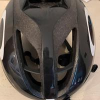 Casco e occhiali da bici Oakley