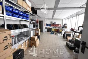 Bolzano, Via Galvani: magazzino con ufficio