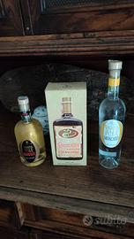 Vecche bottiglie di liquore