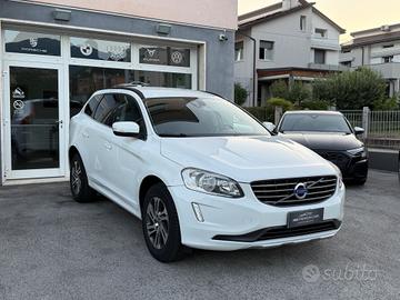 Volvo XC60 D5 AWD Geartronic R-design Momentum