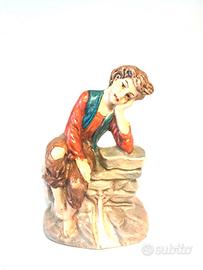 Presepe 10 cm pastore seduto alla FONTE CARTAPESTA