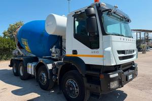 IVECO TRAKKER 450 con betoniera CIFA