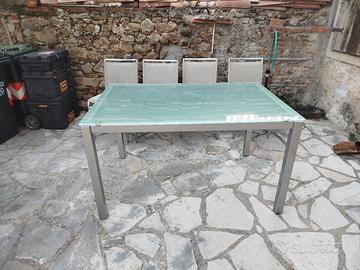 Tavolo e sedie