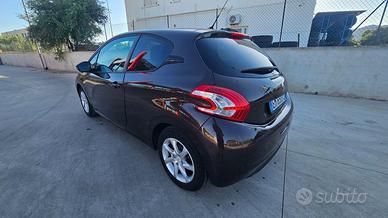 Peugeot 208 1200 pure tech 2012