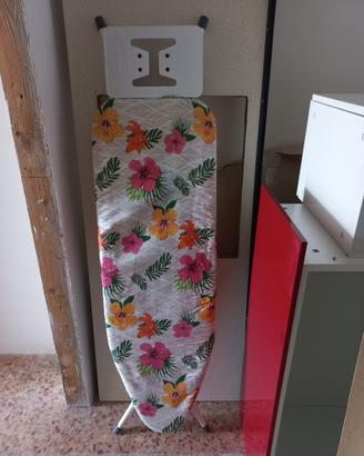Asse da stiro pieghevole con foderina floreale