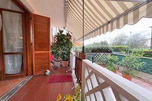 CASA SEMINDIPENDENTE A MASSA