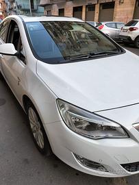 Opel Astra J 2012