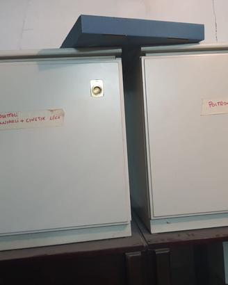 Contenitori a cubo adatti a comodino