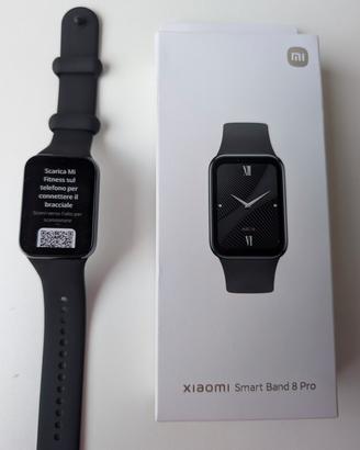 Xiaomi Smart Band 8 Pro con accessori 