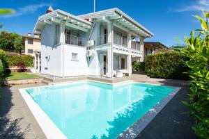 VILLA SINGOLA A POLPENAZZE DEL GARDA