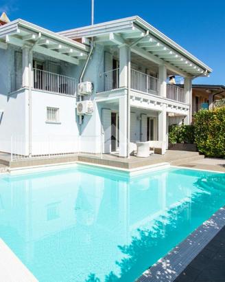 VILLA SINGOLA A POLPENAZZE DEL GARDA