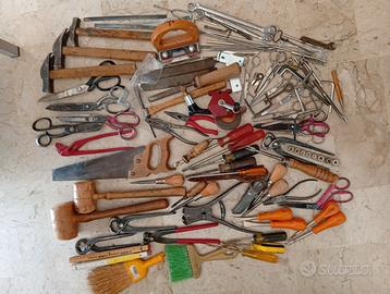 cassetta attrezzi  vari tappeziere circa 80pz