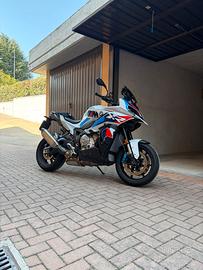 BMW M1000 XR